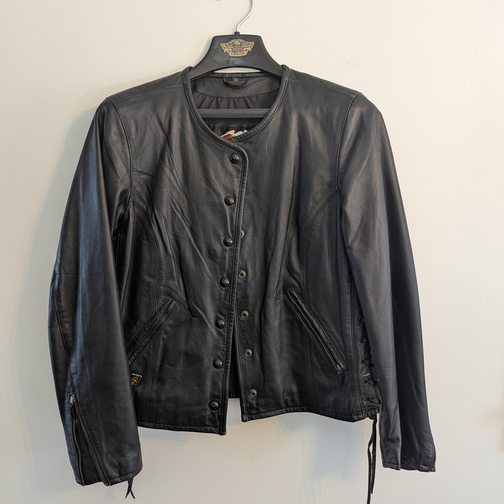 Black Leather Jacket with Fitted Silhouette and Classic Design
